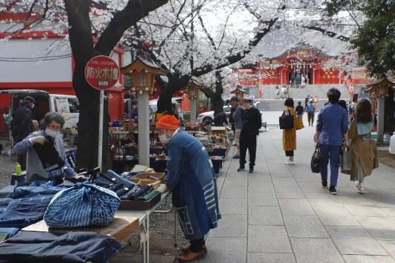 Hanazono Jinja Antique Market