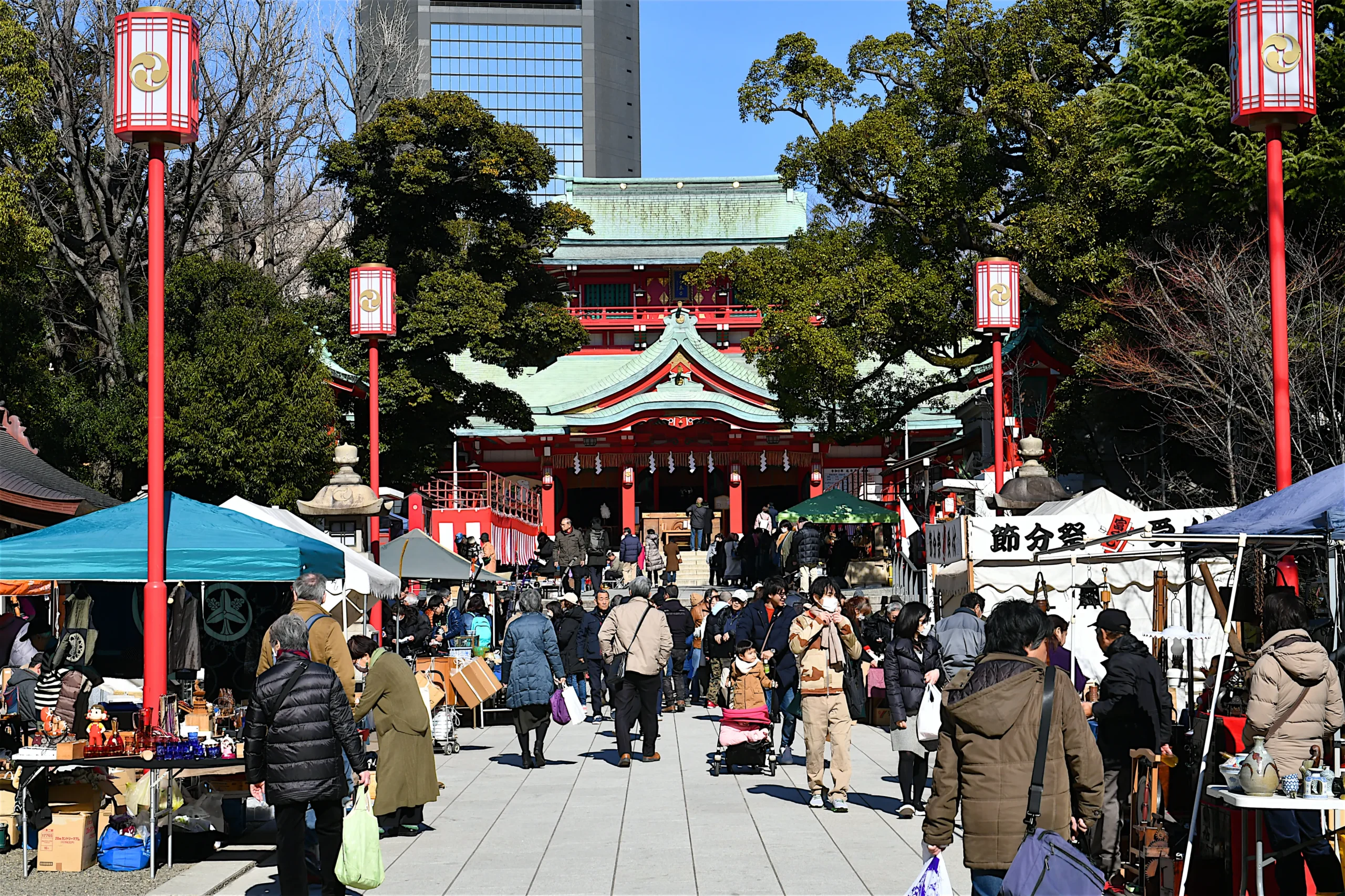 Tomioka Hachiman Shrine Flea market