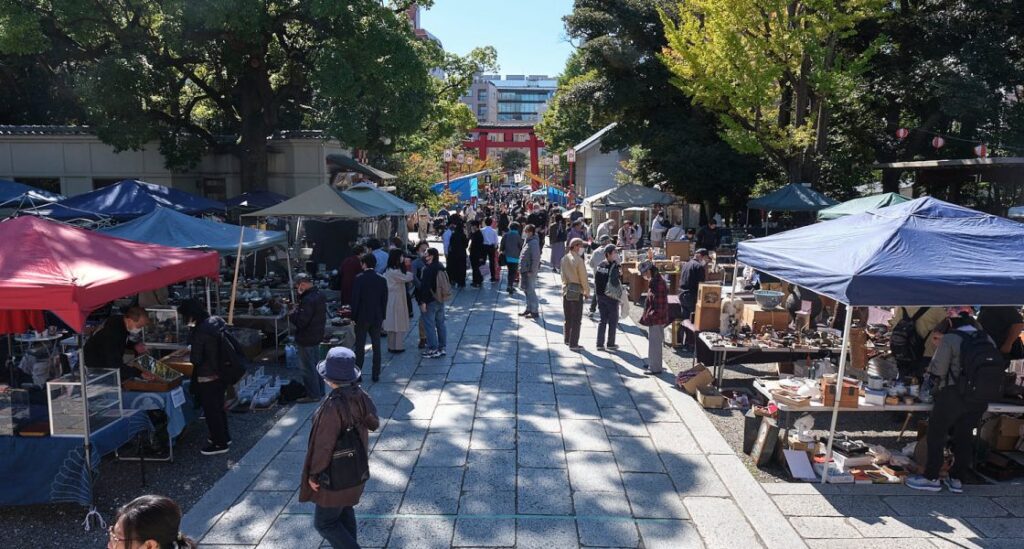 Tomioka Hachimangu Antique market